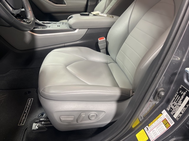 2021 Toyota Highlander XLE photo 5