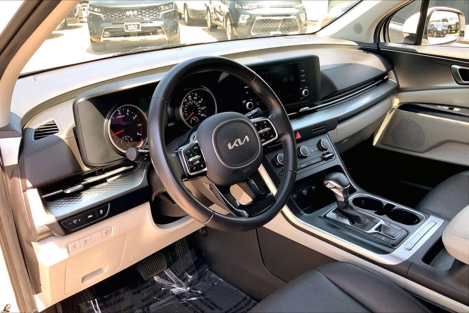 2022 Kia Carnival LX photo 15