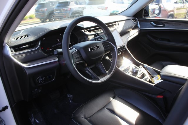 2023 Jeep Grand Cherokee Limited photo 2