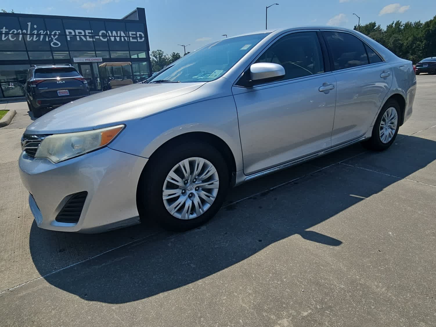 2014 Toyota Camry LE photo 3