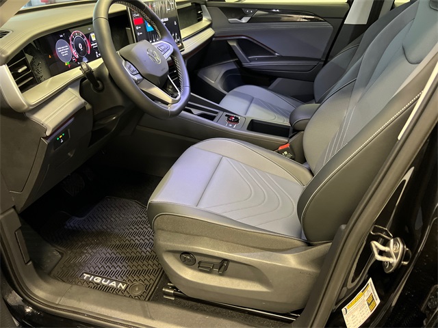 2026 Volkswagen Tiguan SE photo 3