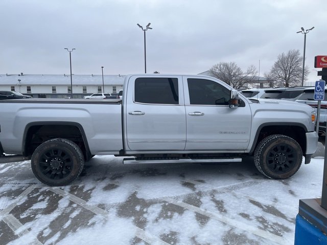 Image of Pre-Owned 2019 GMC Sierra 2500 HD Denali