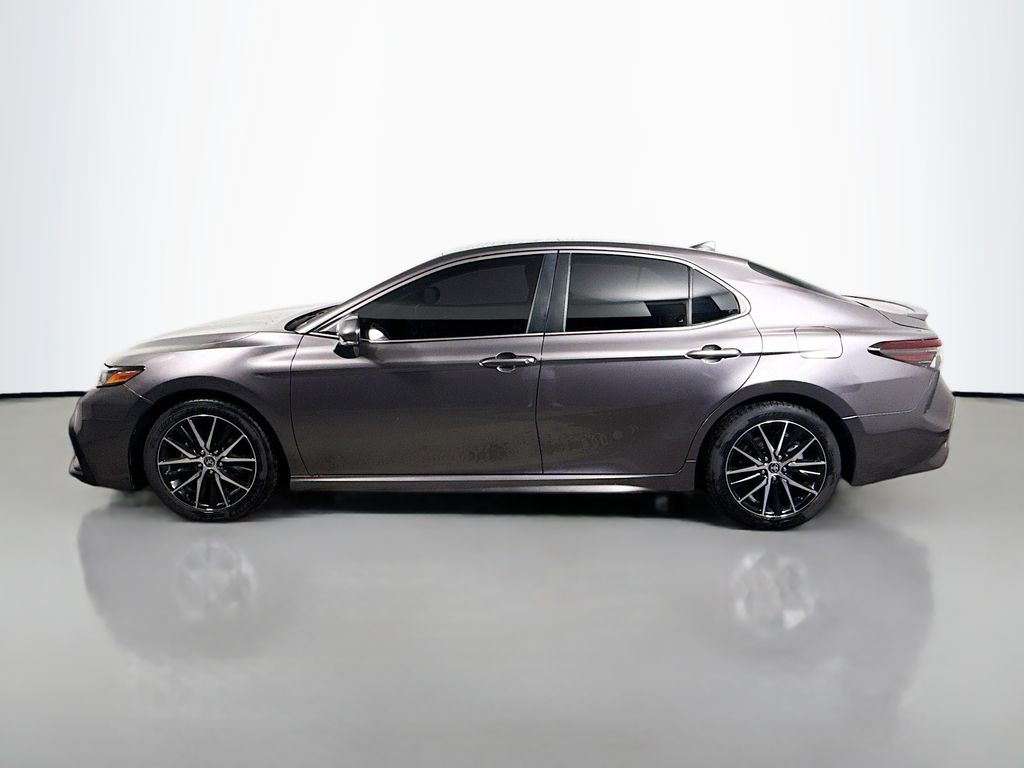 2022 Toyota Camry SE photo 4