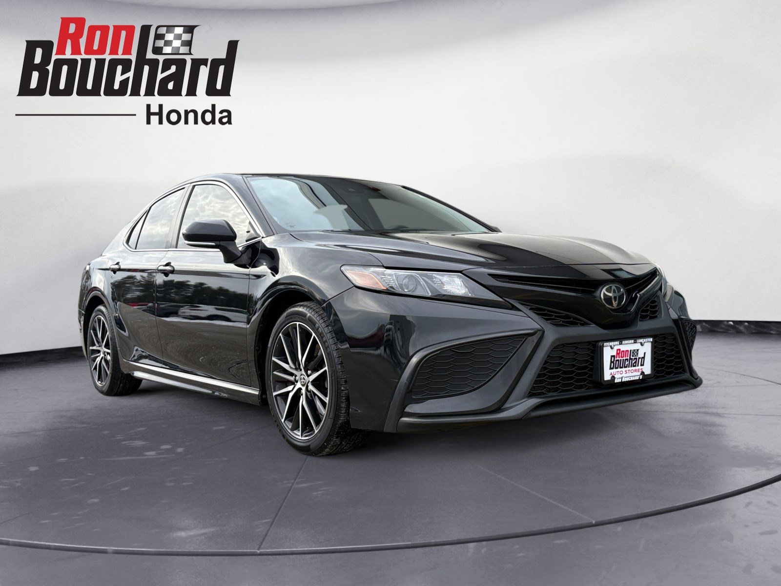 2022 Toyota Camry SE's photo