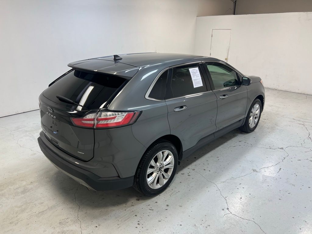2023 Ford Edge Titanium photo 2