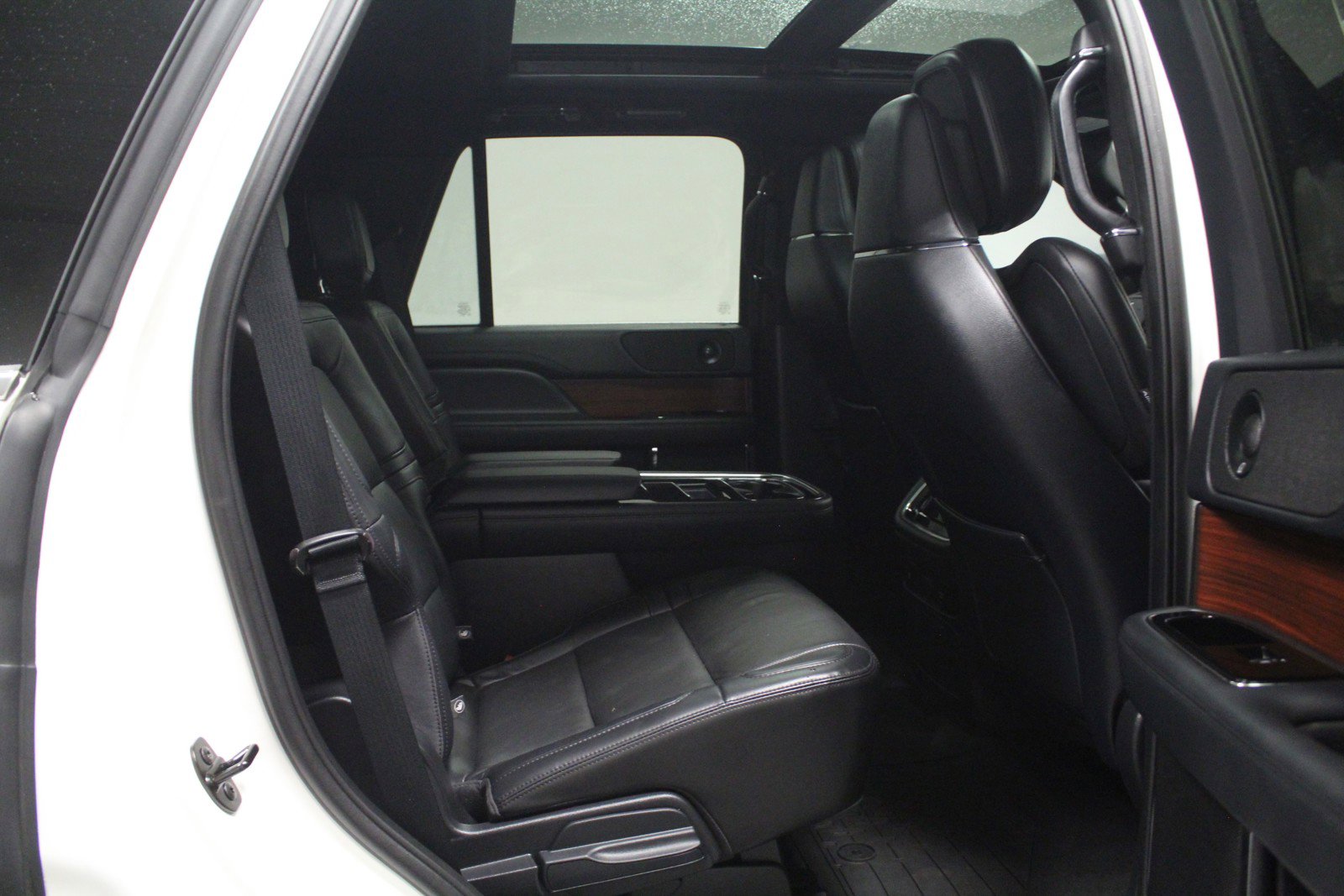 Used 2022 Pristine White Lincoln Reserve image 16