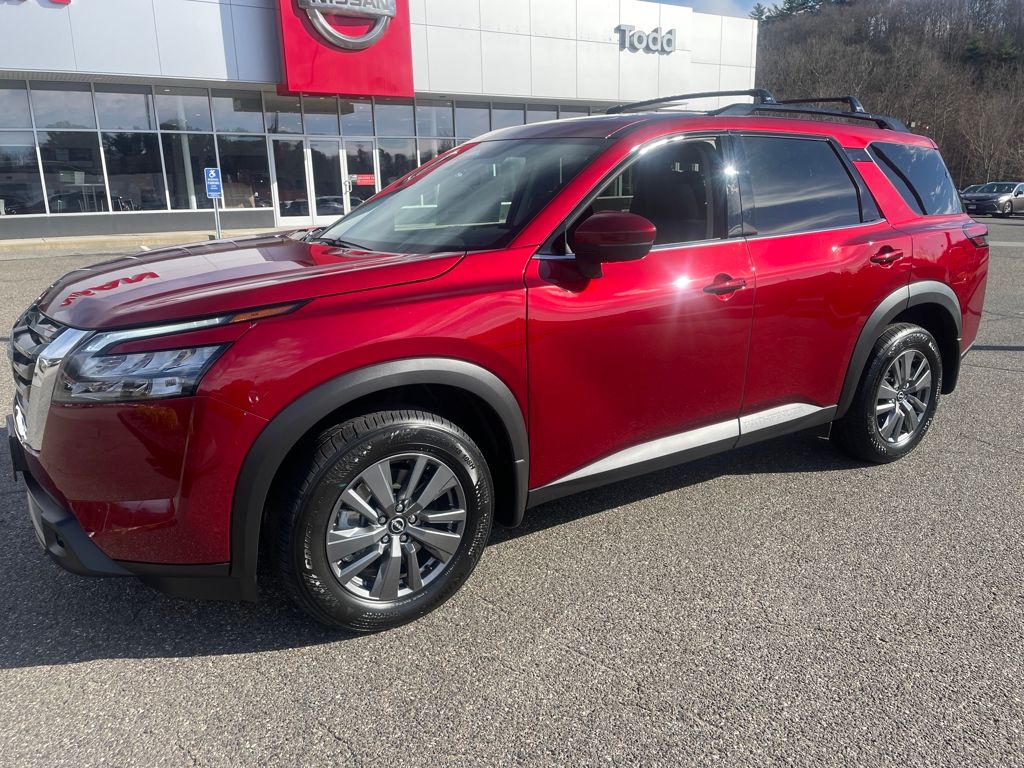 2025 Nissan Pathfinder SV's photo