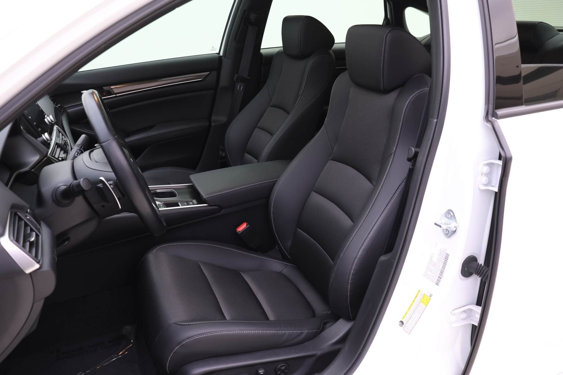 2022 Honda Accord Sport 2.0T photo 2