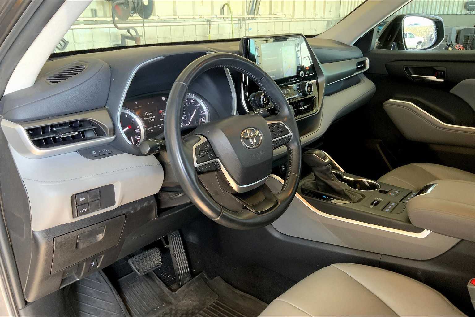 2022 Toyota Highlander XLE photo 32
