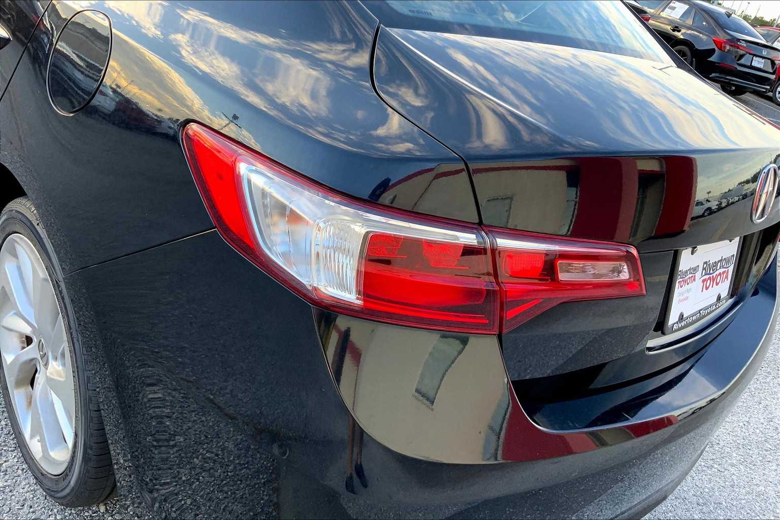 2017 Acura ILX Base photo 27