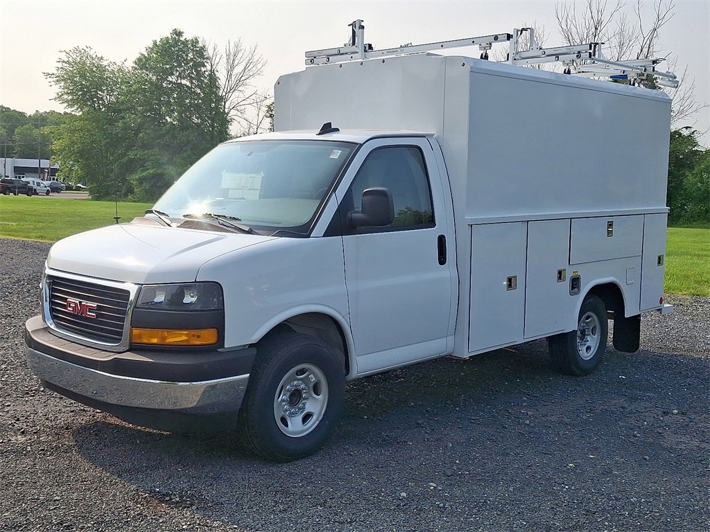 2025 Gmc Savana Cutaway 3500 photo 2