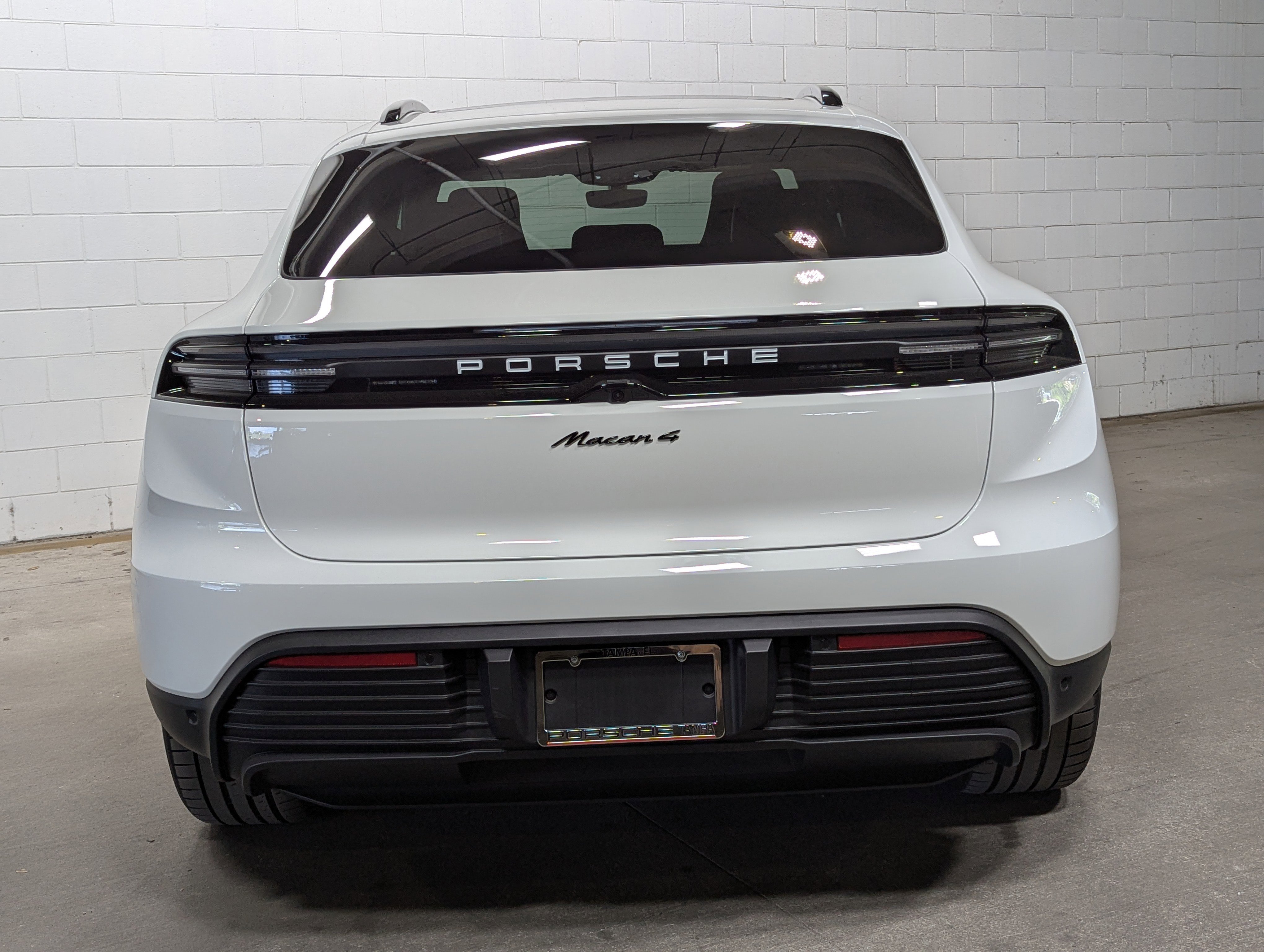 2025 Porsche Macan Electric 4 photo 2