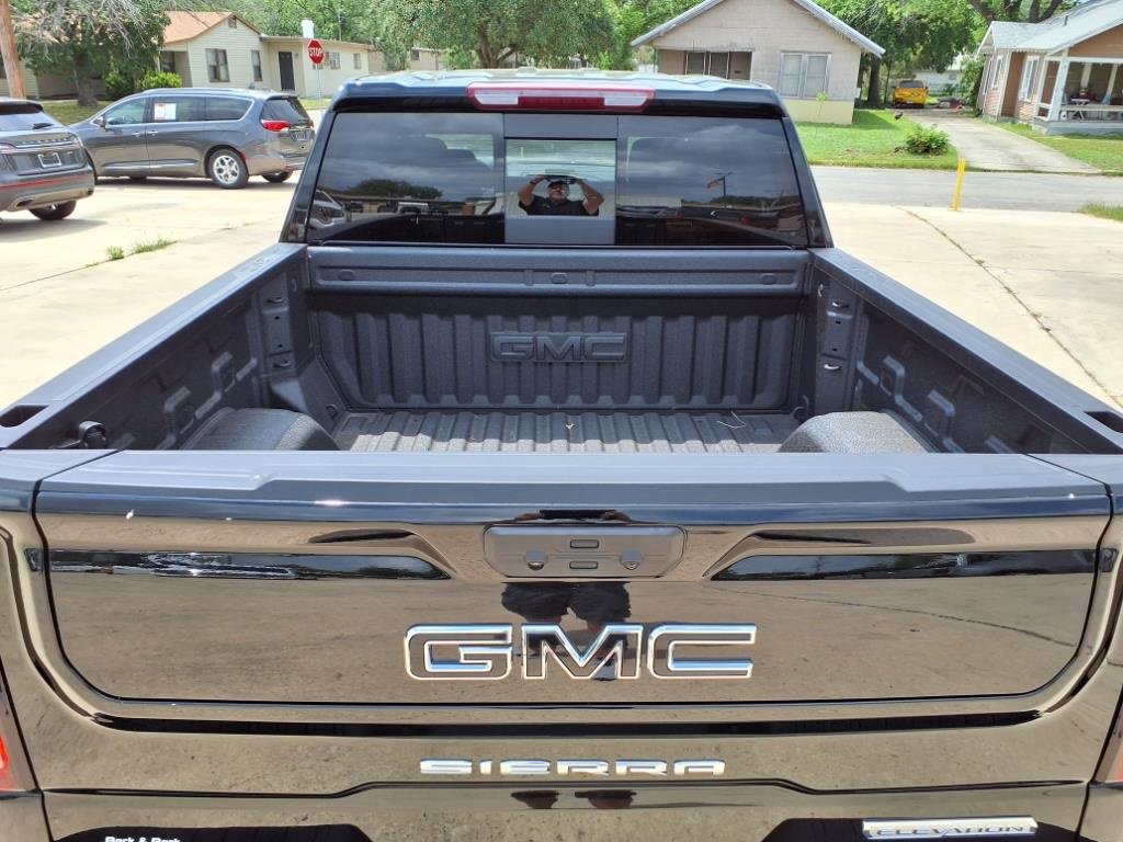 New 2025 Onyx Black GMC Elevation image 11
