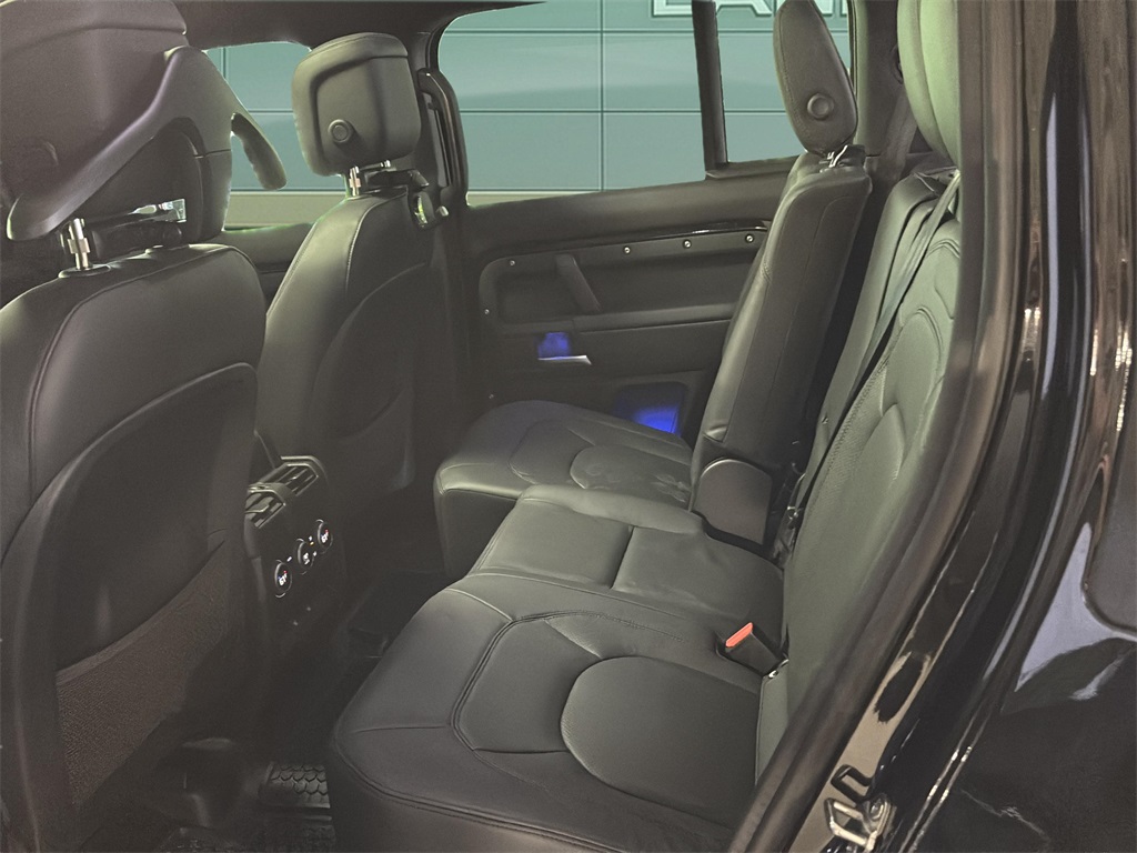 2025 Land Rover Defender 130 X-Dynamic SE photo 13
