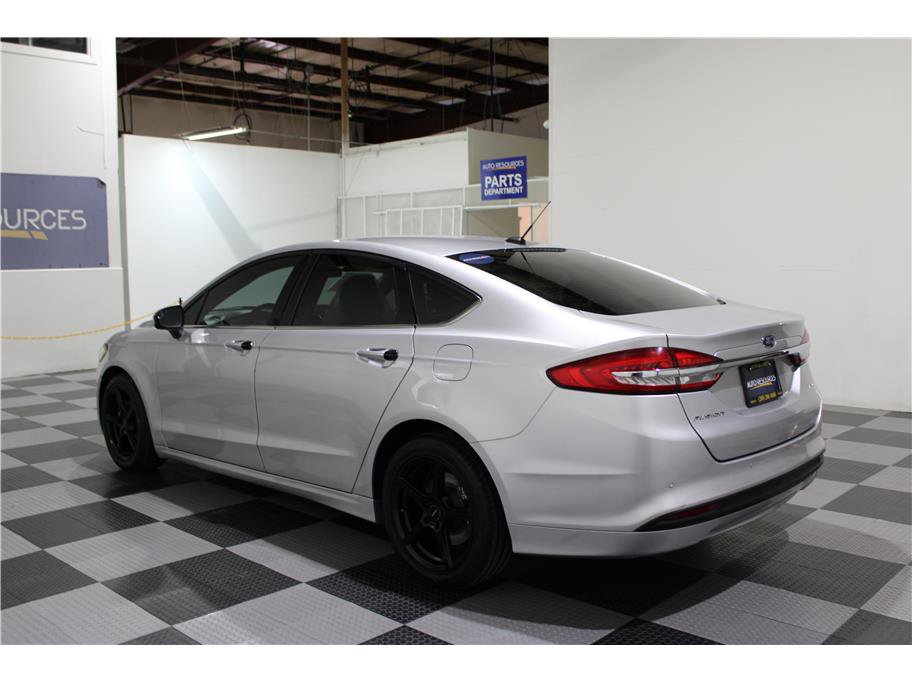 2017 Ford Fusion SE photo 6