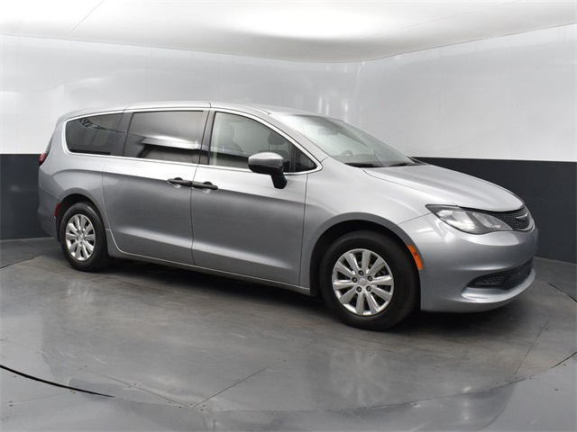 2021 Chrysler Voyager L photo 16