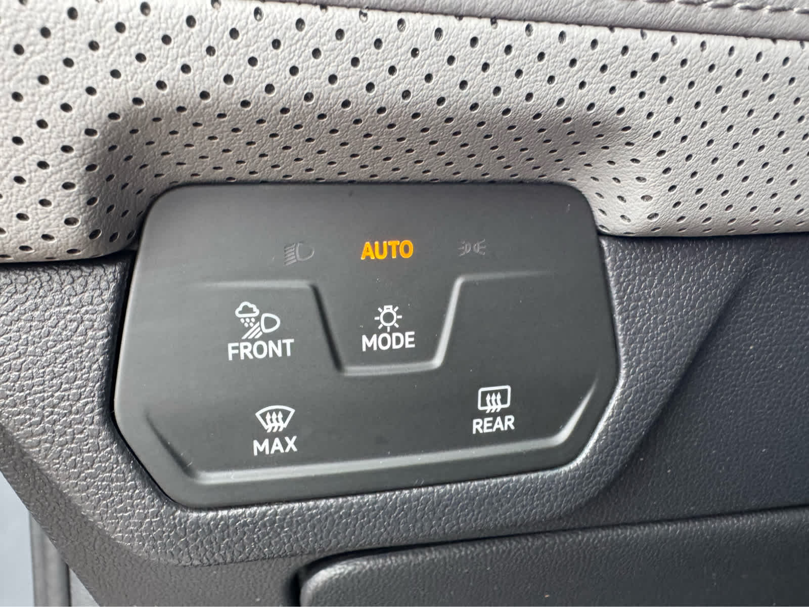2025 Volkswagen Atlas Peak Edition SE photo 9