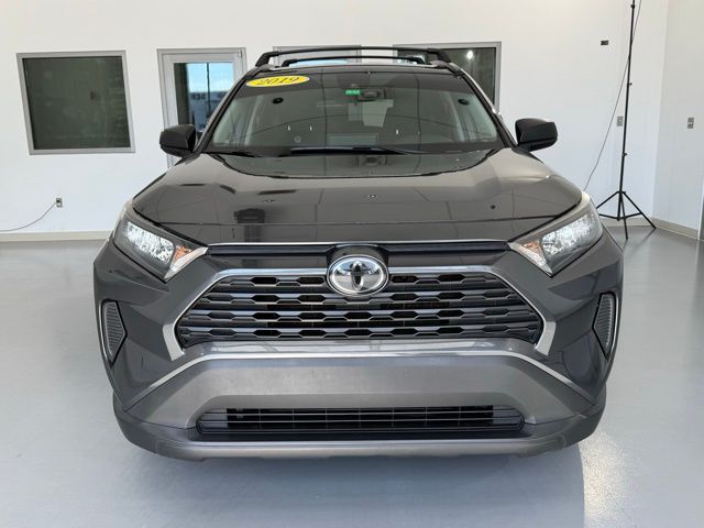 2019 Toyota RAV4 LE photo 3
