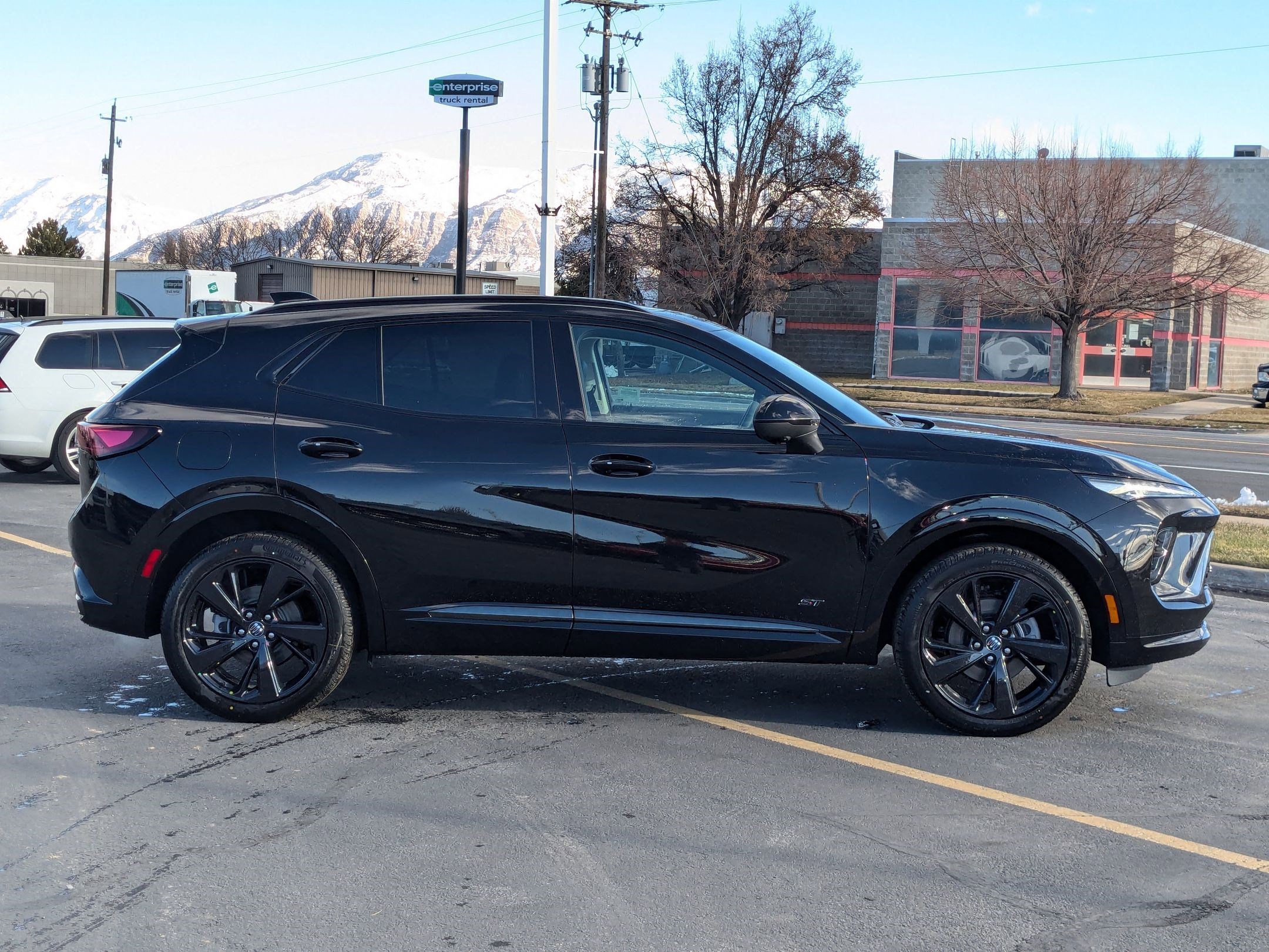 2025 Buick Envision Sport Touring photo 2