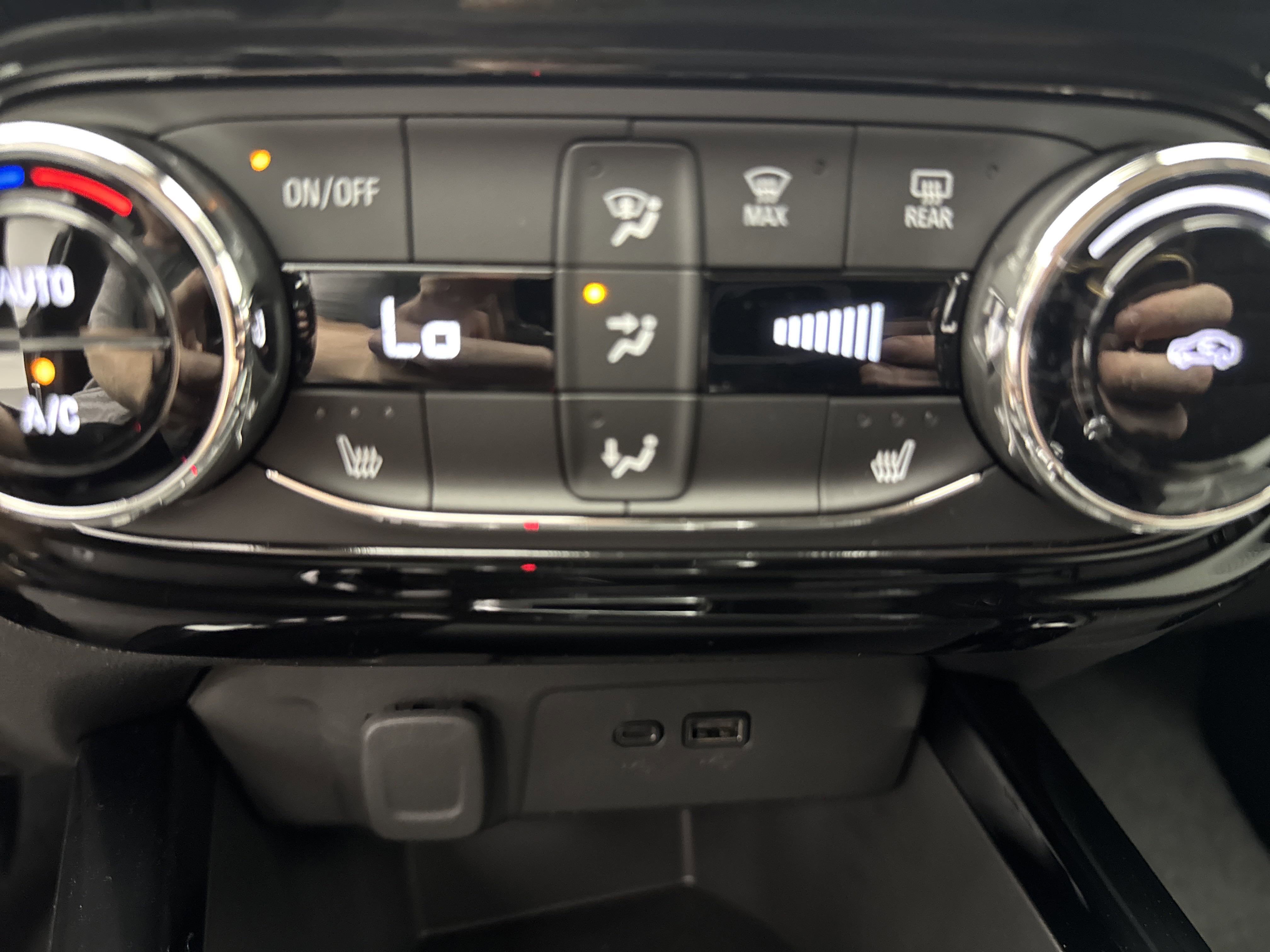 2025 Chevrolet Trax LT photo 30