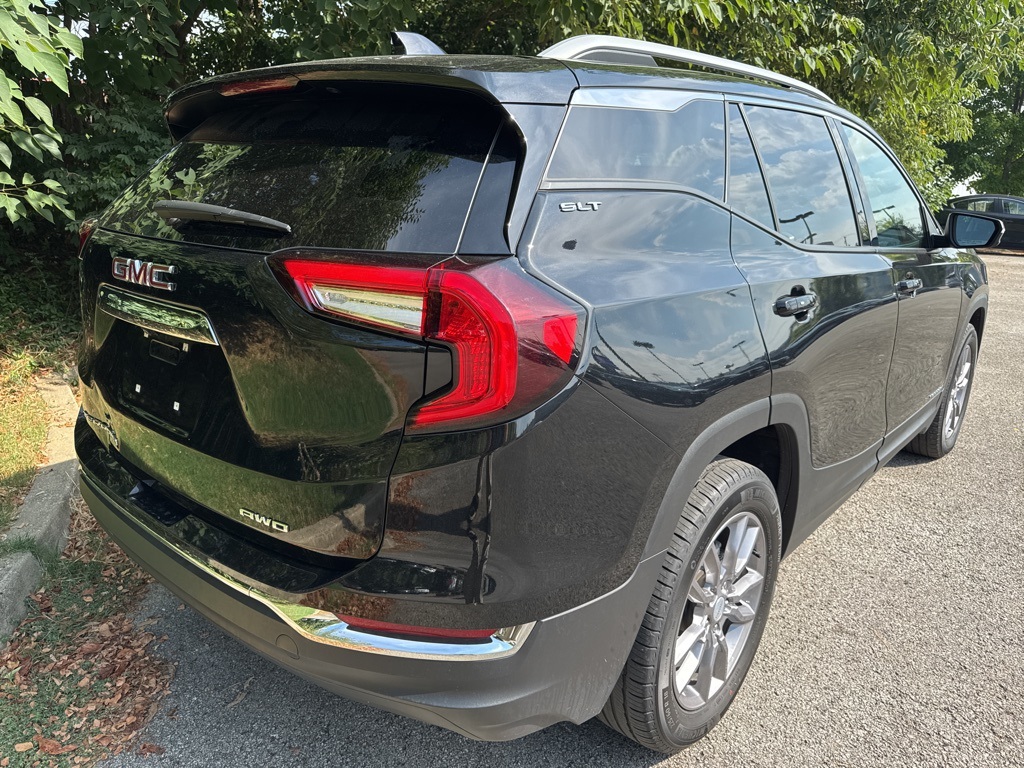 2024 Gmc Terrain SLT photo 3