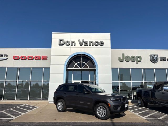 2025 Jeep Grand Cherokee Laredo's photo