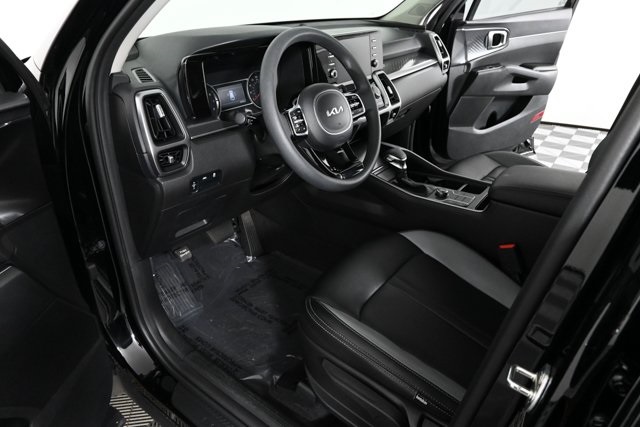 2023 Kia Sorento LX photo 15