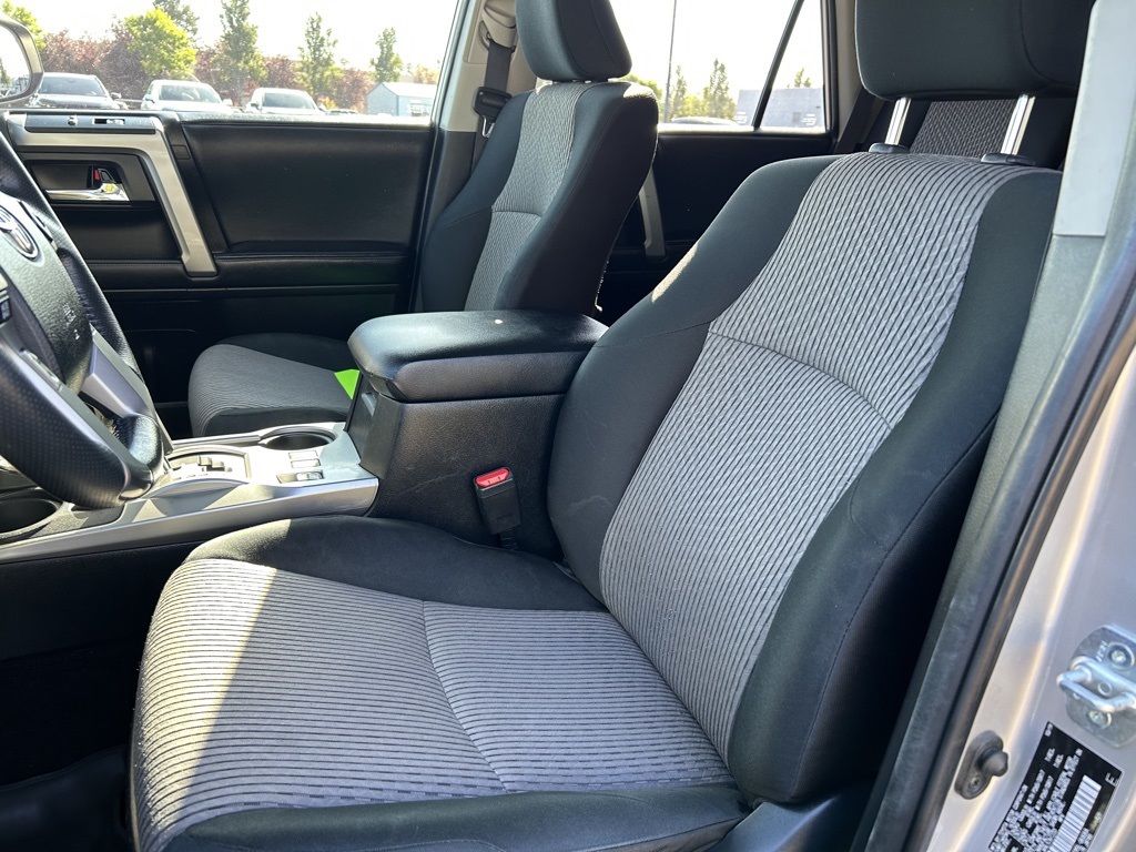 2020 Toyota 4Runner SR5 photo 23