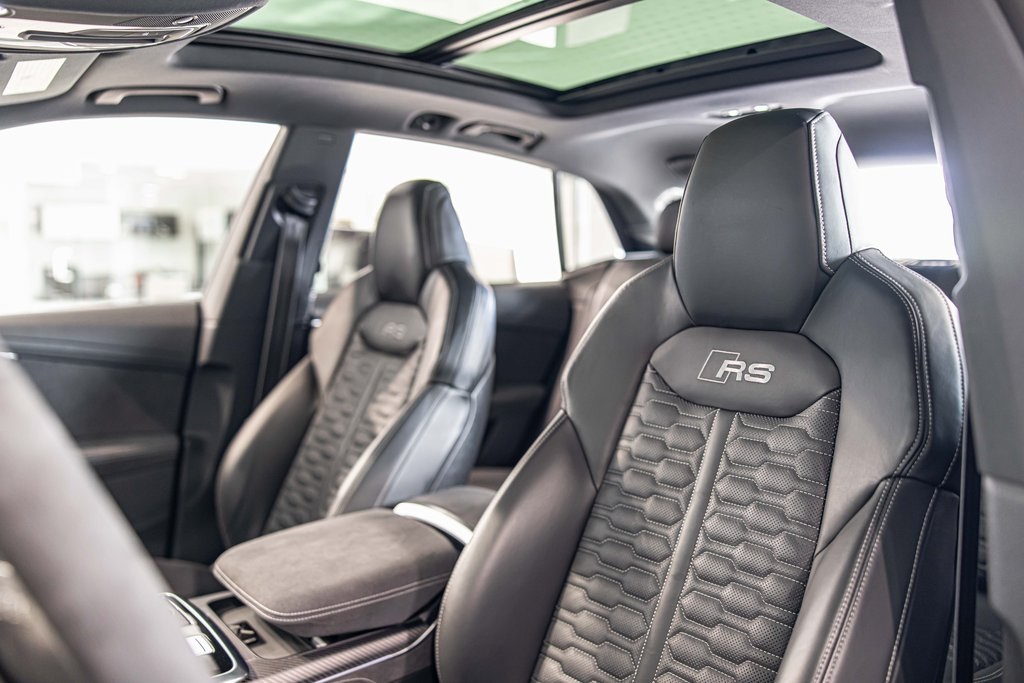 2025 AUDI RS Q8 - Image 18