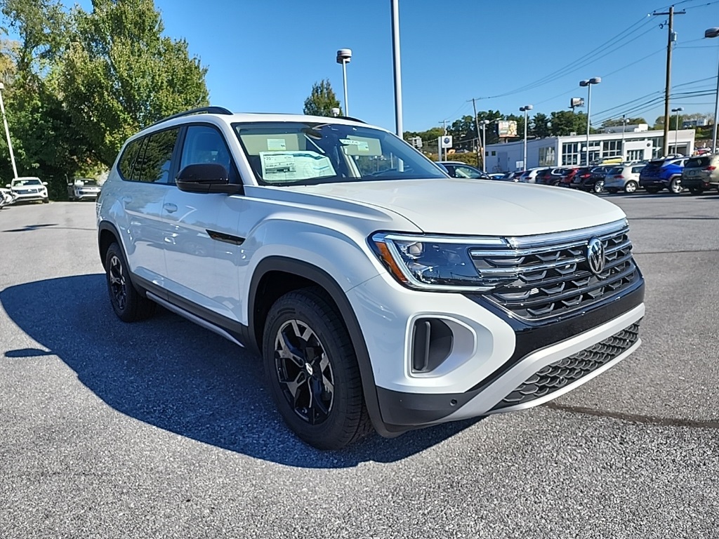 2025 Volkswagen Atlas Peak Edition SE photo 3