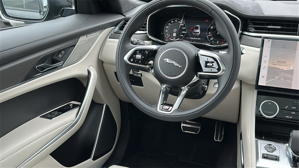 2026 Jaguar F-PACE SVR photo 25