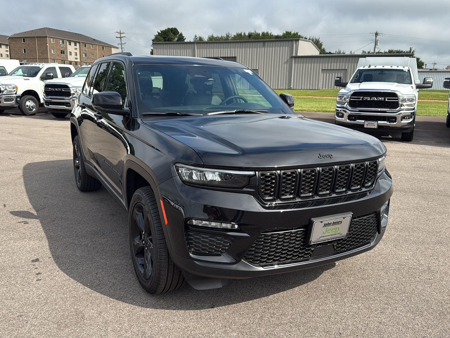 2025 Jeep Grand Cherokee Limited photo 2