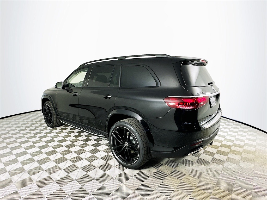 2026 Mercedes Benz GLS 450 4MATIC photo 4