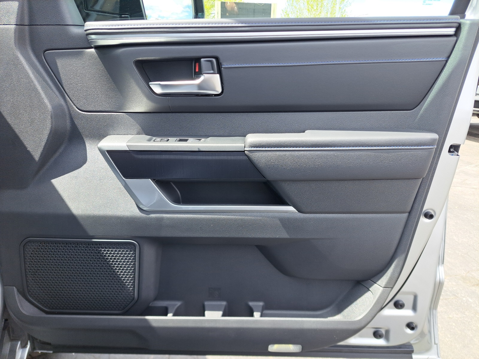 2025 Toyota Tundra Platinum CrewMax photo 26