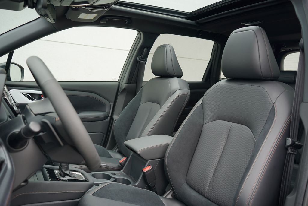 2025 Subaru Forester Touring photo 6
