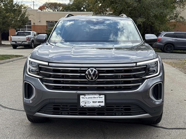 2025 Volkswagen Atlas SE Technology photo 2