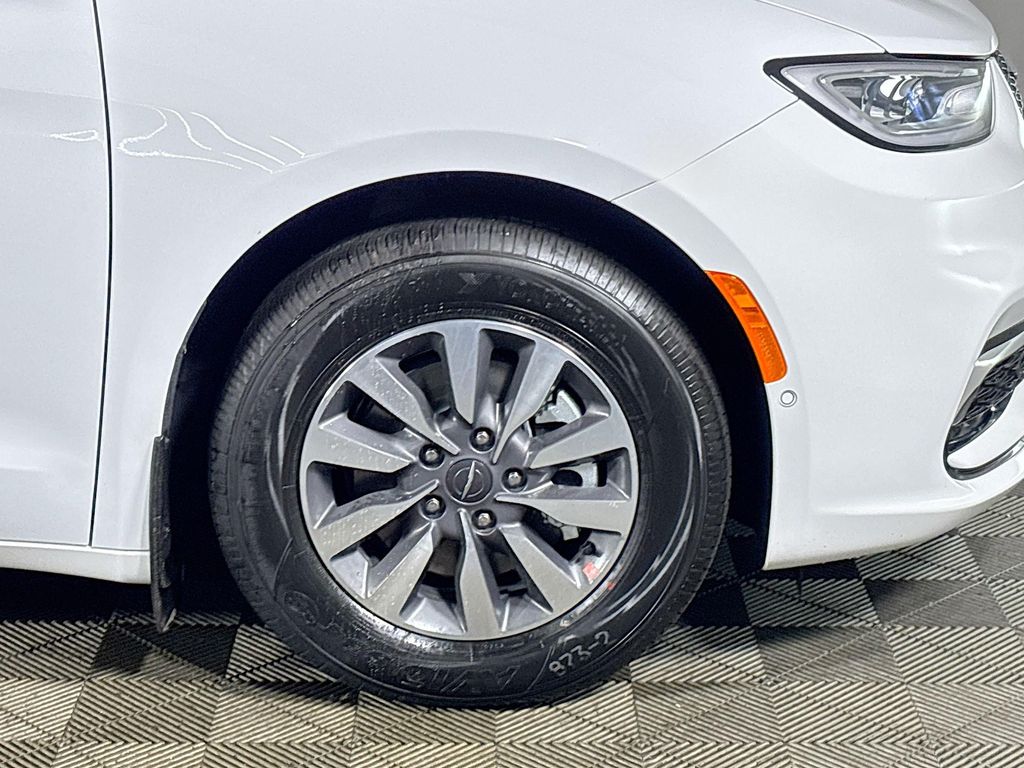 2025 Chrysler Pacifica Hybrid photo 20