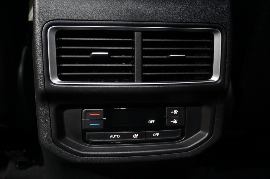 2024 Volkswagen Atlas SE Technology photo 30