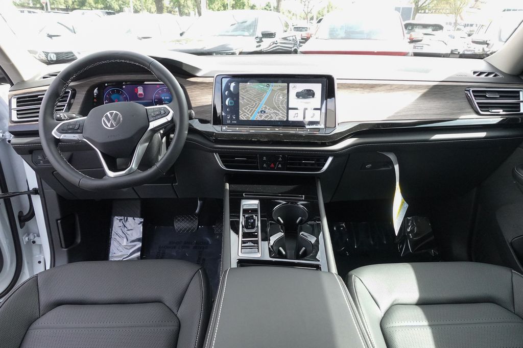 2025 Volkswagen Atlas SEL photo 24