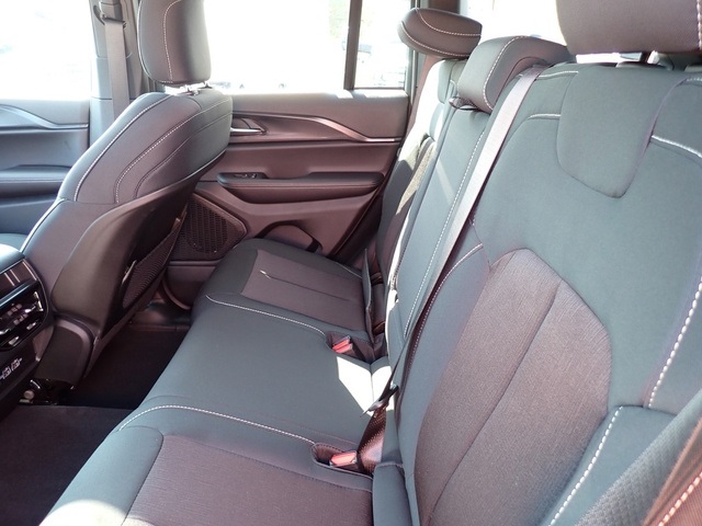 2025 Jeep Grand Cherokee Laredo X photo 11