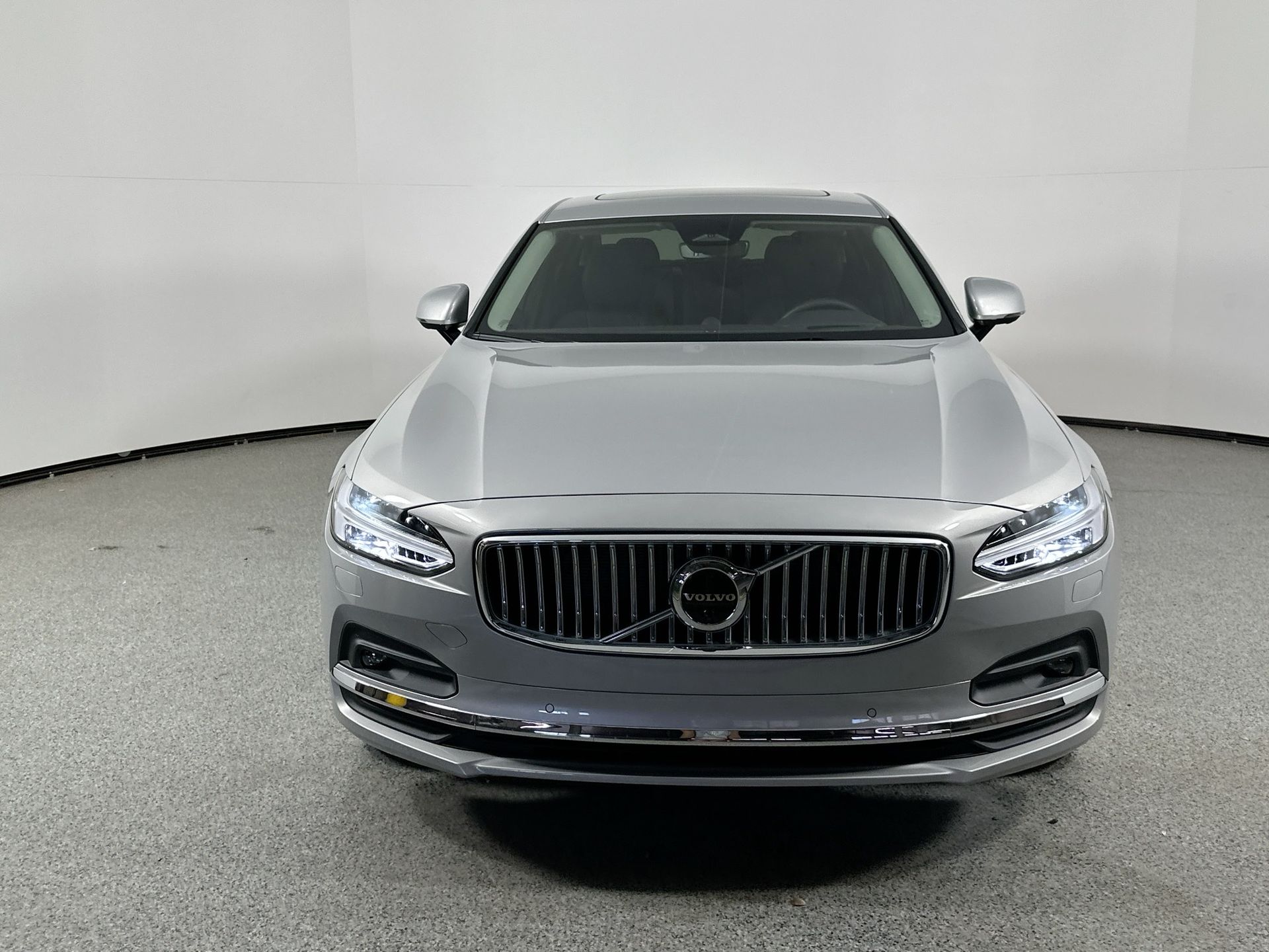 2025 Volvo S90 photo 2
