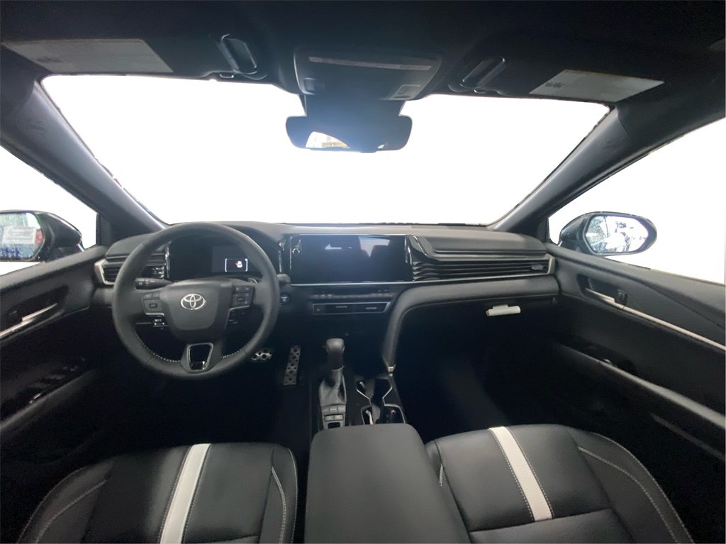 2025 Toyota Camry SE photo 14