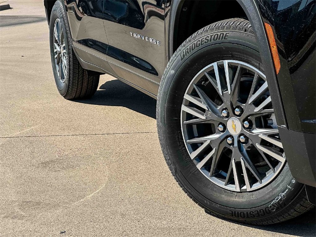 2026 Chevrolet Traverse photo 2