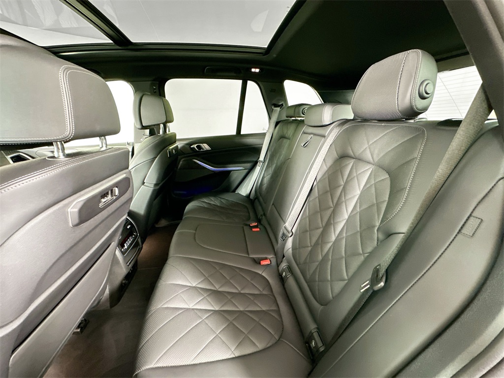 Used 2024 Mineral White Metallic BMW xDrive40i image 23