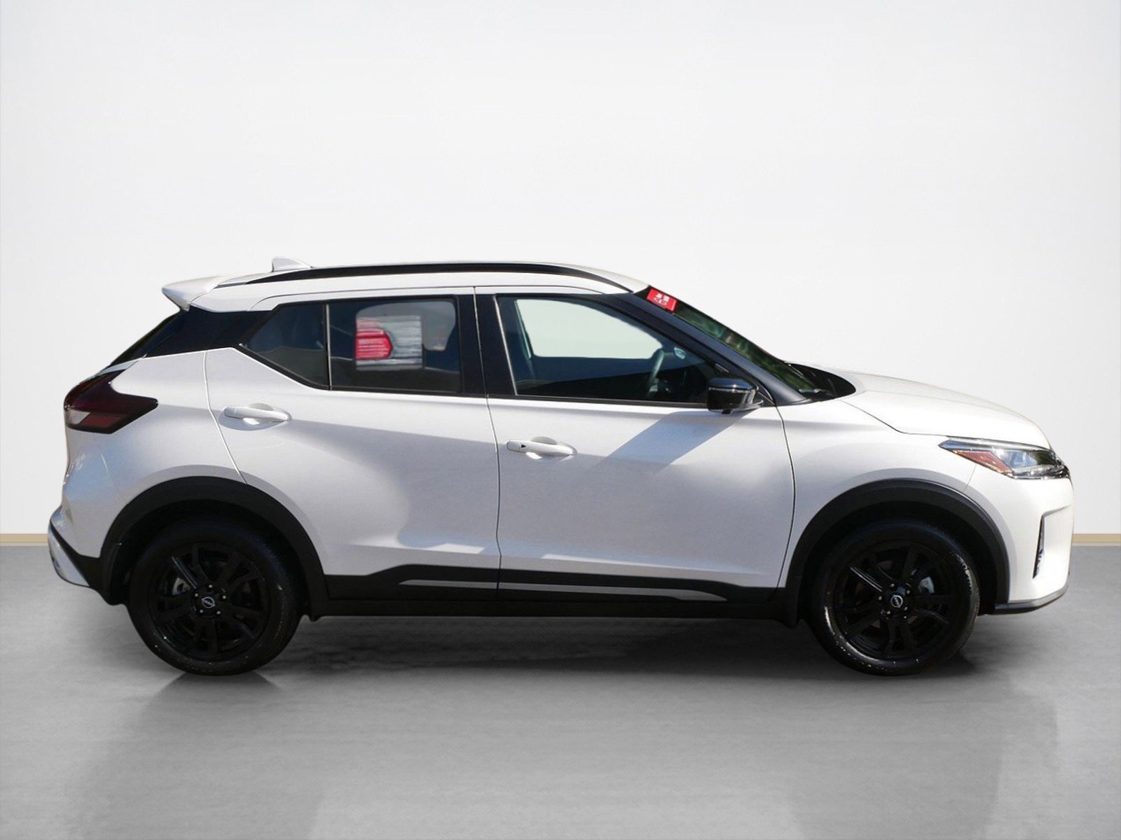 Certified 2024 Nissan Kicks SR with VIN 3N1CP5DV6RL570941 for sale in Maplewood, Minnesota