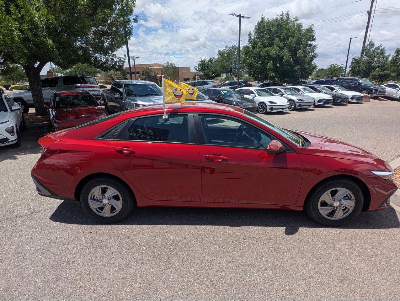 2025 Hyundai Elantra SE photo 7