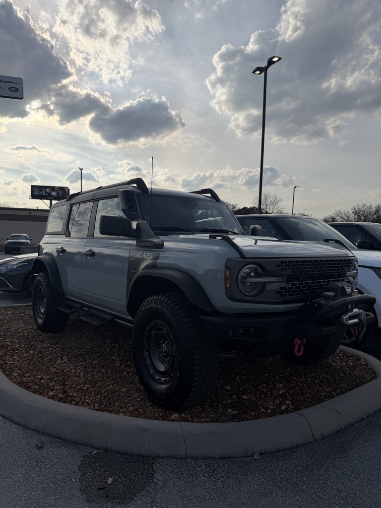 2024 Ford Bronco Everglades photo 2