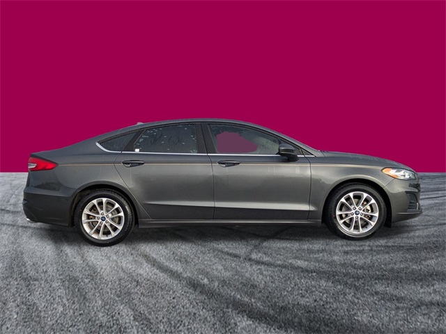 2020 Ford Fusion SE photo 2