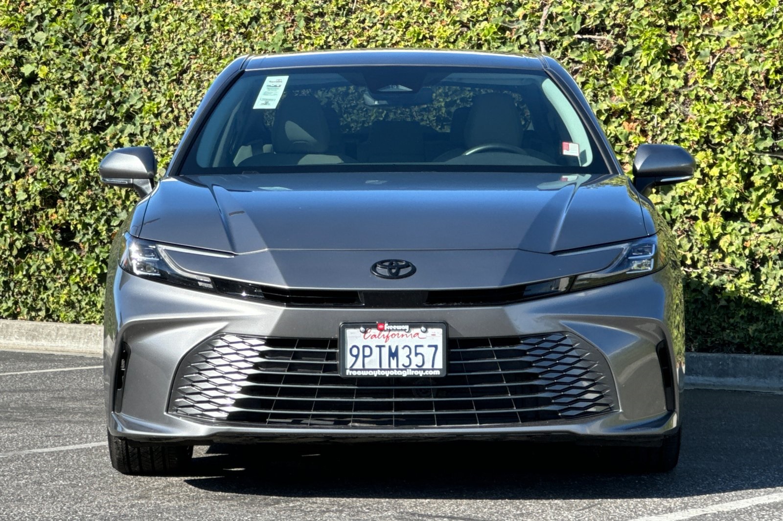 2025 Toyota Camry XLE photo 9