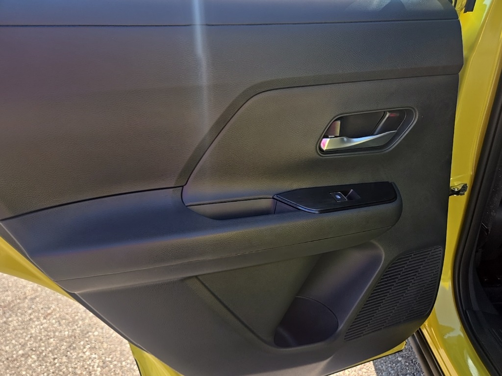2026 Nissan Kicks SR photo 30